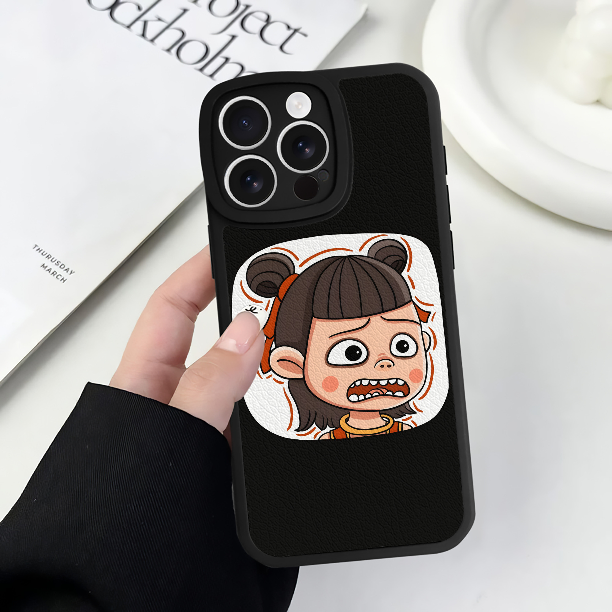 （画像用） Ne Zha 2 ナタ 魔童の大暴れ 【iPhone 16シリーズ対応】シリコンスマホケース（レザー調） 材質：シリコン